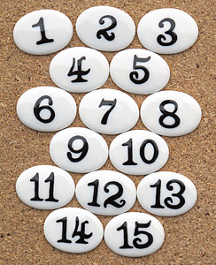 Porzellanschilder mit fortlaufenden Nummern