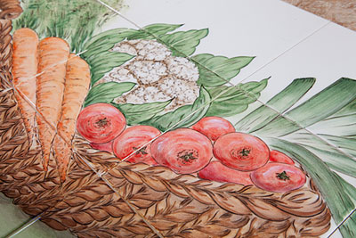 Detail aus dem Gemüsekorb - handgemalte Fliesen für fest verlegtes Fliesenbild in der Küche